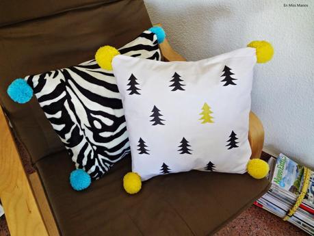 Cojines con pompones Cojines con pompones