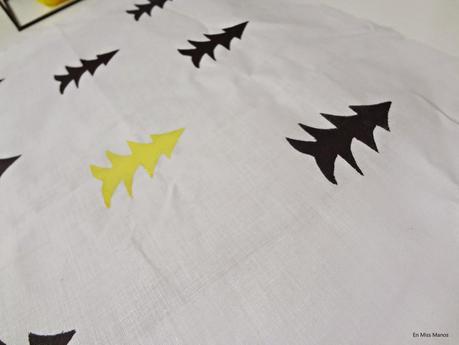 Cojines con pompones Cojines con pompones