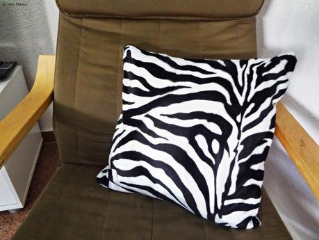 Cojines con pompones Cojines con pompones