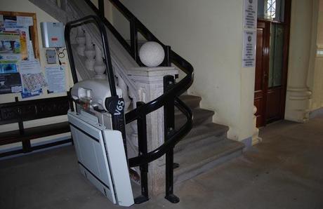 Discapacitados reclaman un ascensor para acceder a las oficinas del Ayuntamiento de Caldas El montacargas instalado hace años no funciona, reconoce el alcalde m. angueira