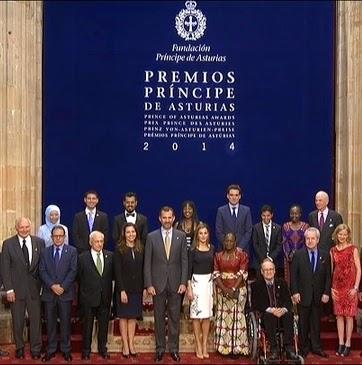 Dña. Letizia, segundo Varela,  con los premiados en Oviedo