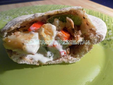 PAN PITA DE TORTILLA, ATÚN Y PIMIENTOS