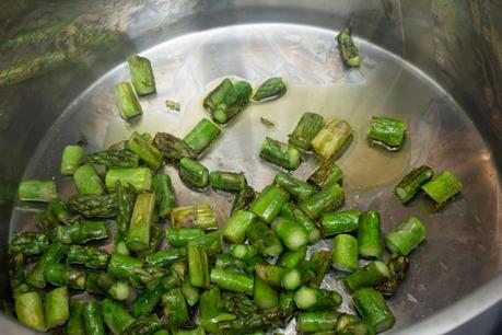 Rigatoni con espárragos verdes y tomates secos
