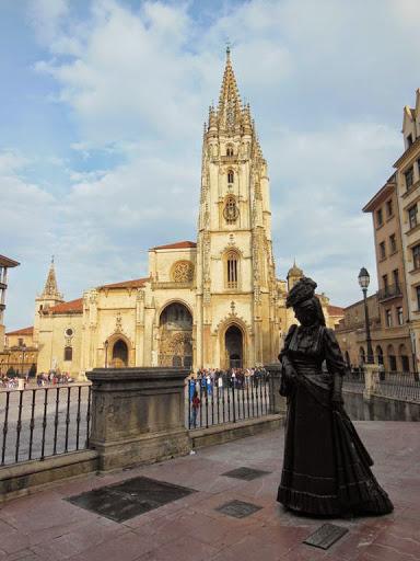 Catedral Oviedo y Estatua Regenta