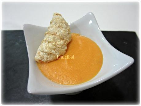 CREMA DE PATATA Y TOMATE CON CRUJIENTE DE BACALAO CREMA DE PATATA Y TOMATE CON CRUJIENTE DE BACALAO