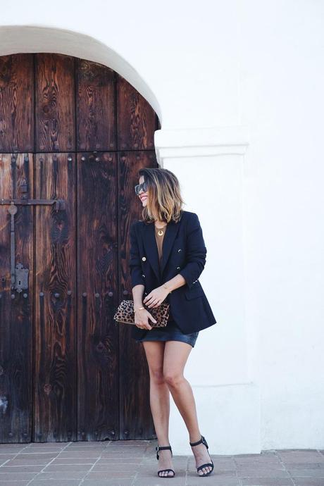 Leopard_Clutch-Clare_Vivier-Blazer-Senso_Sandals-Leather_Skirt-Outfit-Street_Style-34