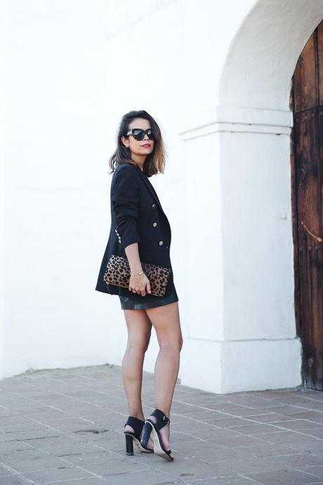 Leopard_Clutch-Clare_Vivier-Blazer-Senso_Sandals-Leather_Skirt-Outfit-Street_Style-33