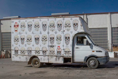 Aryz, ¡estos sí que son unos muros y no los de Facebook! aryz arte urbano urbanart barcelona original diferente pintura