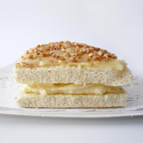 Tarta de crema con crocanti de almendra