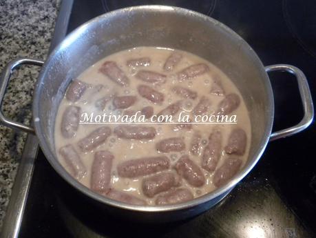 Salchichas en salsa de peras Salchichas en salsa de peras