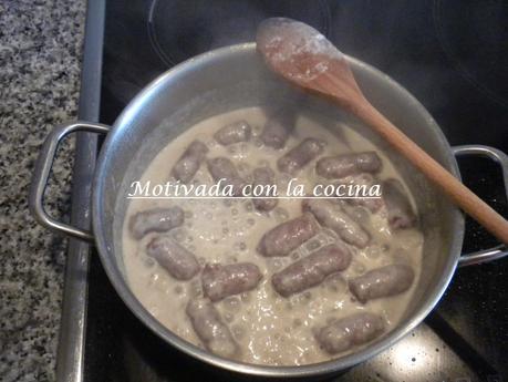 Salchichas en salsa de peras Salchichas en salsa de peras