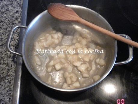 Salchichas en salsa de peras Salchichas en salsa de peras