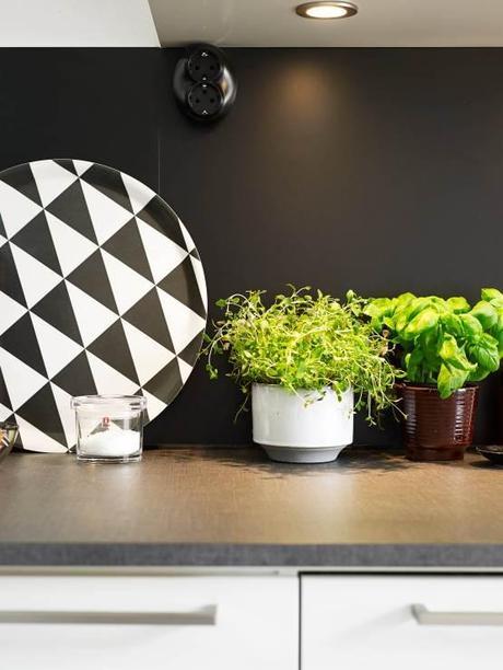 Diseños de los 60 en un piso muy actual sillas serie 7 lampara flower pot lampara aj estilo nórdico escandinavo mitad de siglo estilo moderno contemporáneo estilo mid century modern estantería string diseños de los 60 decoración decoración de salones decoración de interiores blog