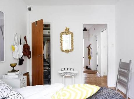 Diseños de los 60 en un piso muy actual sillas serie 7 lampara flower pot lampara aj estilo nórdico escandinavo mitad de siglo estilo moderno contemporáneo estilo mid century modern estantería string diseños de los 60 decoración decoración de salones decoración de interiores blog