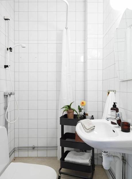 Diseños de los 60 en un piso muy actual sillas serie 7 lampara flower pot lampara aj estilo nórdico escandinavo mitad de siglo estilo moderno contemporáneo estilo mid century modern estantería string diseños de los 60 decoración decoración de salones decoración de interiores blog