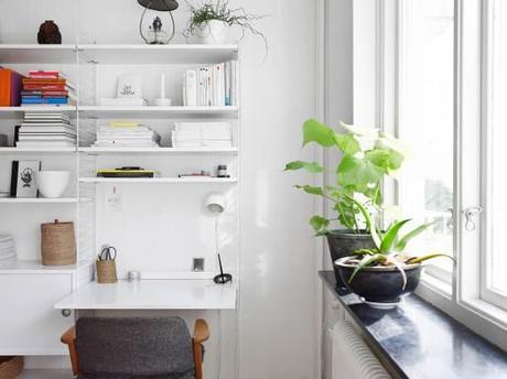 Diseños de los 60 en un piso muy actual sillas serie 7 lampara flower pot lampara aj estilo nórdico escandinavo mitad de siglo estilo moderno contemporáneo estilo mid century modern estantería string diseños de los 60 decoración decoración de salones decoración de interiores blog