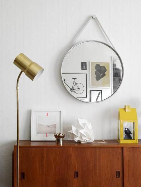 Diseños de los 60 en un piso muy actual sillas serie 7 lampara flower pot lampara aj estilo nórdico escandinavo mitad de siglo estilo moderno contemporáneo estilo mid century modern estantería string diseños de los 60 decoración decoración de salones decoración de interiores blog