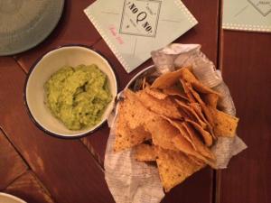 Nachos y guacamole