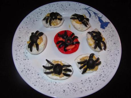 HUEVOS RELLENOS DE ENSALADILLA