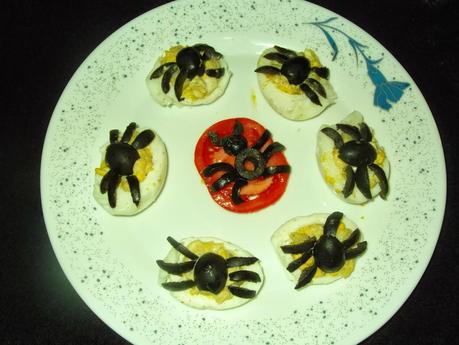 HUEVOS RELLENOS DE ENSALADILLA