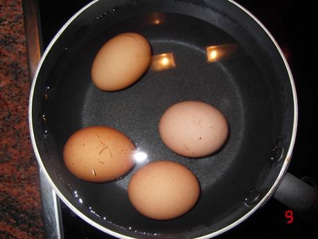 HUEVOS RELLENOS DE ENSALADILLA