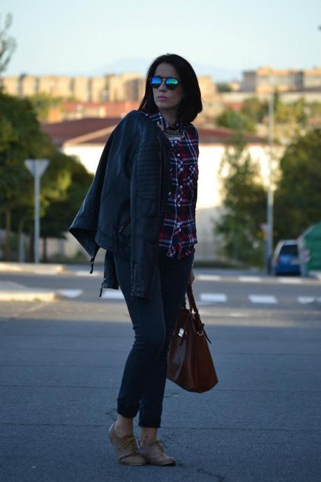 Look: cuadros + jeans + Oxford