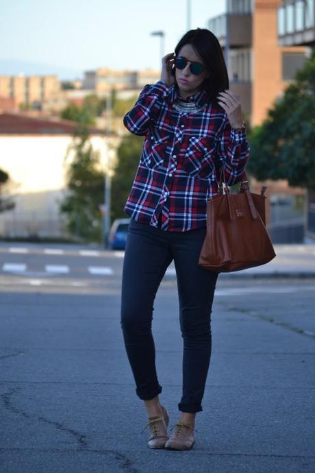 Look: cuadros + jeans + Oxford