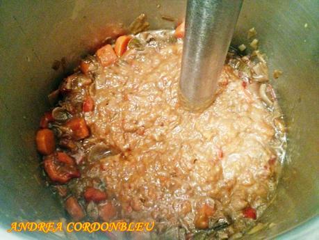 CARRILLERAS CON PURÉ DE PATATAS Y CASTAÑAS Y SALSA DE SUS VERDURAS CON VAINILLA.