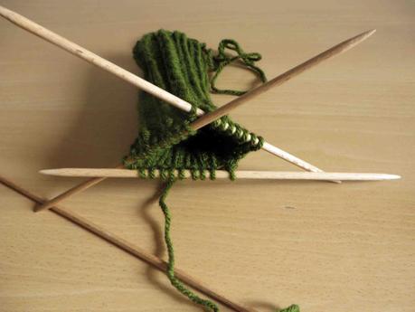 Tutorial: cactus alfiletero de punto. Patrón gratuito. / Tutorial: knitted cactus pincushion. Free pattern.