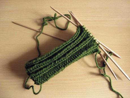 Tutorial: cactus alfiletero de punto. Patrón gratuito. / Tutorial: knitted cactus pincushion. Free pattern.