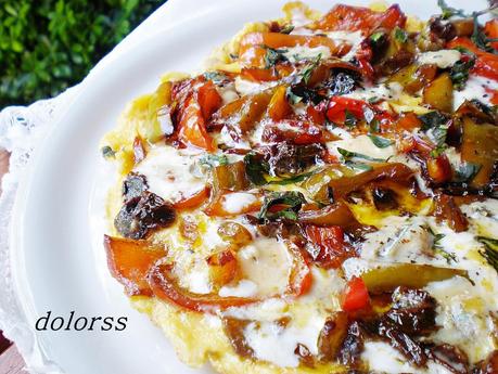Tortilla abierta de pimientos y tomates secos