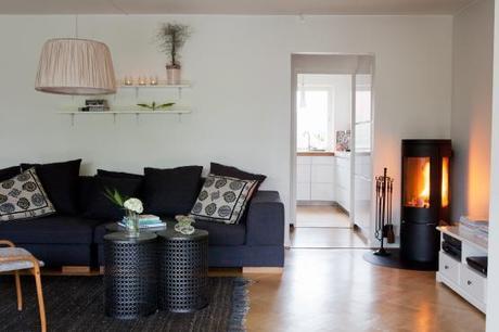 Acogedor estilo nórdico con velas, textiles y chimenea velas como iluminación de ambiente iluminar salón invierno estilo nórdico acogedor estilo nórdico estilo acogedor decoración decorar salón decoración velas textiles chimenea blog estilo escandinavo blog decoracion interiores