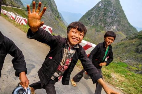 Niños que nos acosaban con felicidad - Loop QL34 road