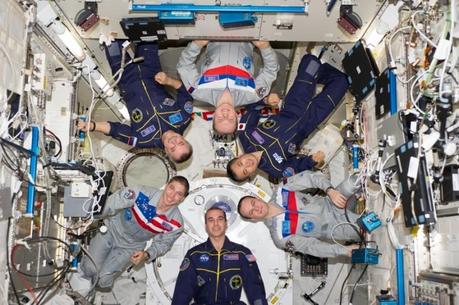 Astronauts-inside-the-ISS