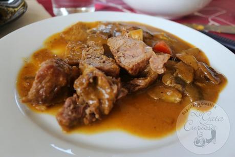 CARRILLERAS EN SALSA CON SETAS DE CARDO Y BOLETUS