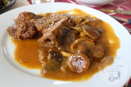 CARRILLERAS EN SALSA CON SETAS DE CARDO Y BOLETUS