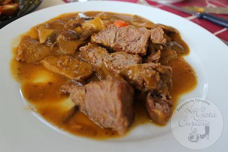 CARRILLERAS EN SALSA CON SETAS DE CARDO Y BOLETUS