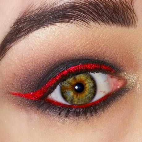 Un toque de color, pigmento Champion de Shiro Cosmetics y Duraline de Inglot