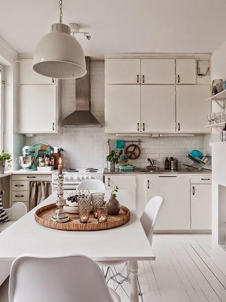 PEQUEÑA COCINA MULTI-ESPACIOS CON GUIÑOS EN TURQUESA