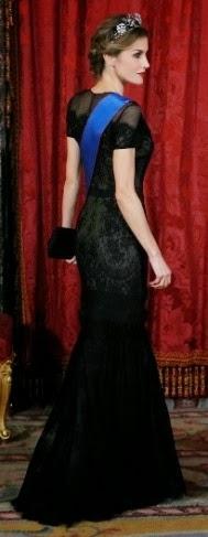 Dña. Letizia deslumbra de Carolina Herrera, en la cena con Michelle Bachelet