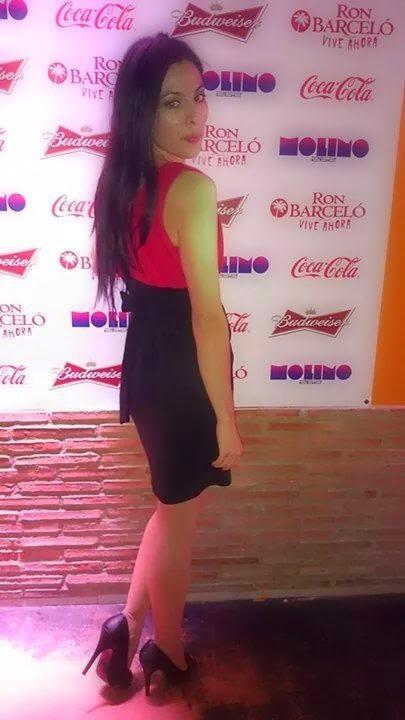 Vestido Reutilizado En tono Rojo (REMAKE) Vestido Reutilizado En tono Rojo (REMAKE)