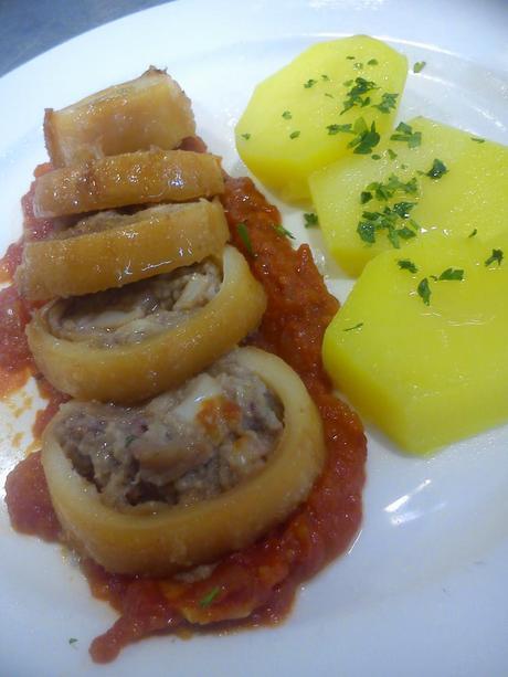 Calamares rellenos de carne  - calamar farcit de carn -  squid stuffed with minced meat (traditional recipe from Spain)