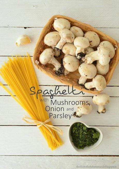Receta frugale: Spaguettis con champinones, cebolla y perejil.