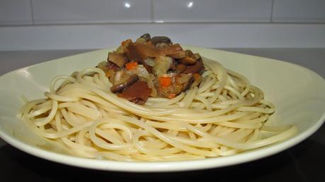 Espaguetis con setas variadas al jerez