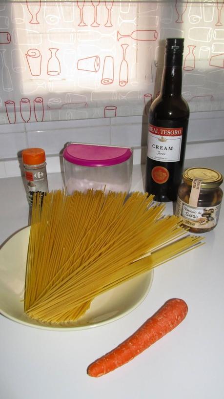 Espaguetis con setas variadas al jerez