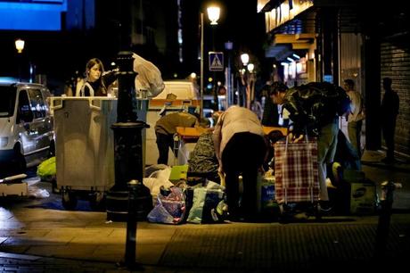 MULTAS DE 750 € POR REBUSCAR EN LA BASURA. ¿POPULISMO SOCIAL O INSOLIDARIDAD SUPREMA?