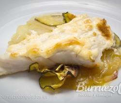 Merluza al horno gratinada con verduras y frutas, de Burruezo congelados.
