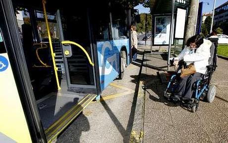 Los buses públicos no serán aptos para sillas de ruedas hasta el 2017 en Santiago