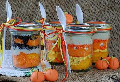 cakes in jar halloween