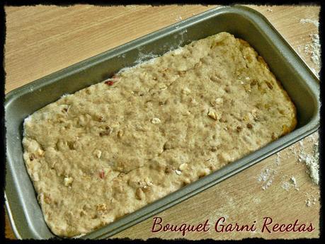 Pan integral con granola y miel